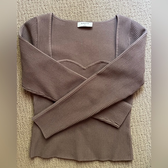 Aritzia Babaton Sculpt Knot Sweetheart Longsleeve Limited Edition Taupe - Picture 3 of 6